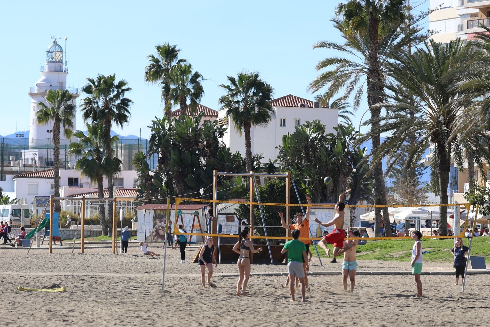 Enero y... día de playa en Málaga: la subida de las temperaturas deja estas imágenes