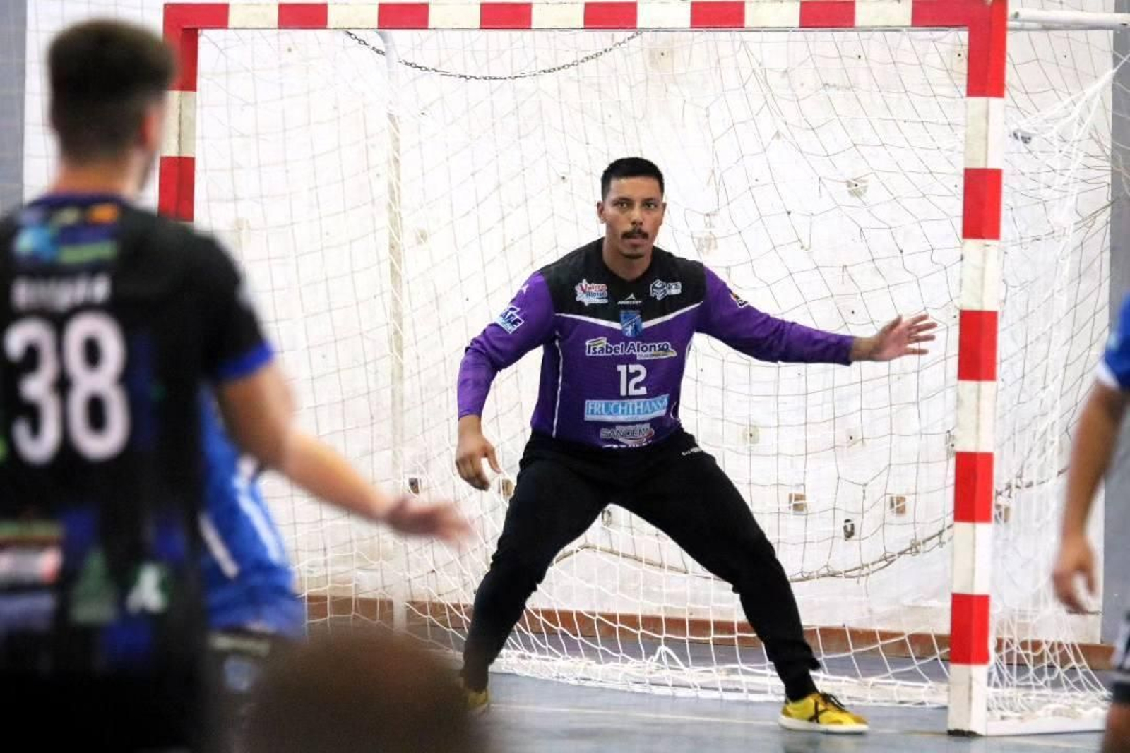 El guardameta del Cantera Sur El Ejido está atento a una jugada en un partido de este curso.