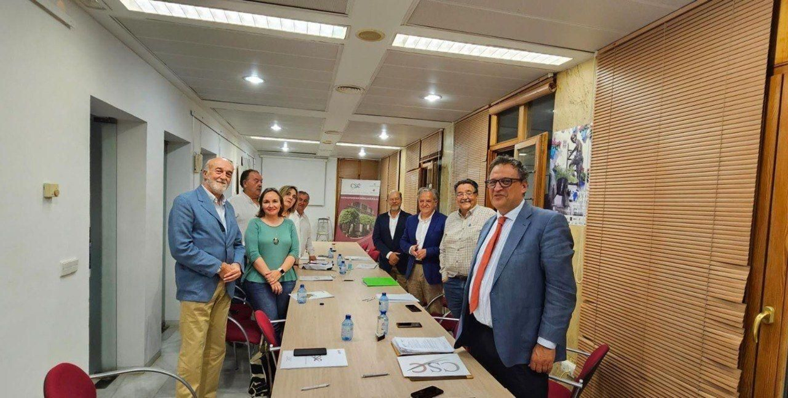 Reunión de miembros del Consejo con el exedil de Hacienda, Salvador Fuentes.