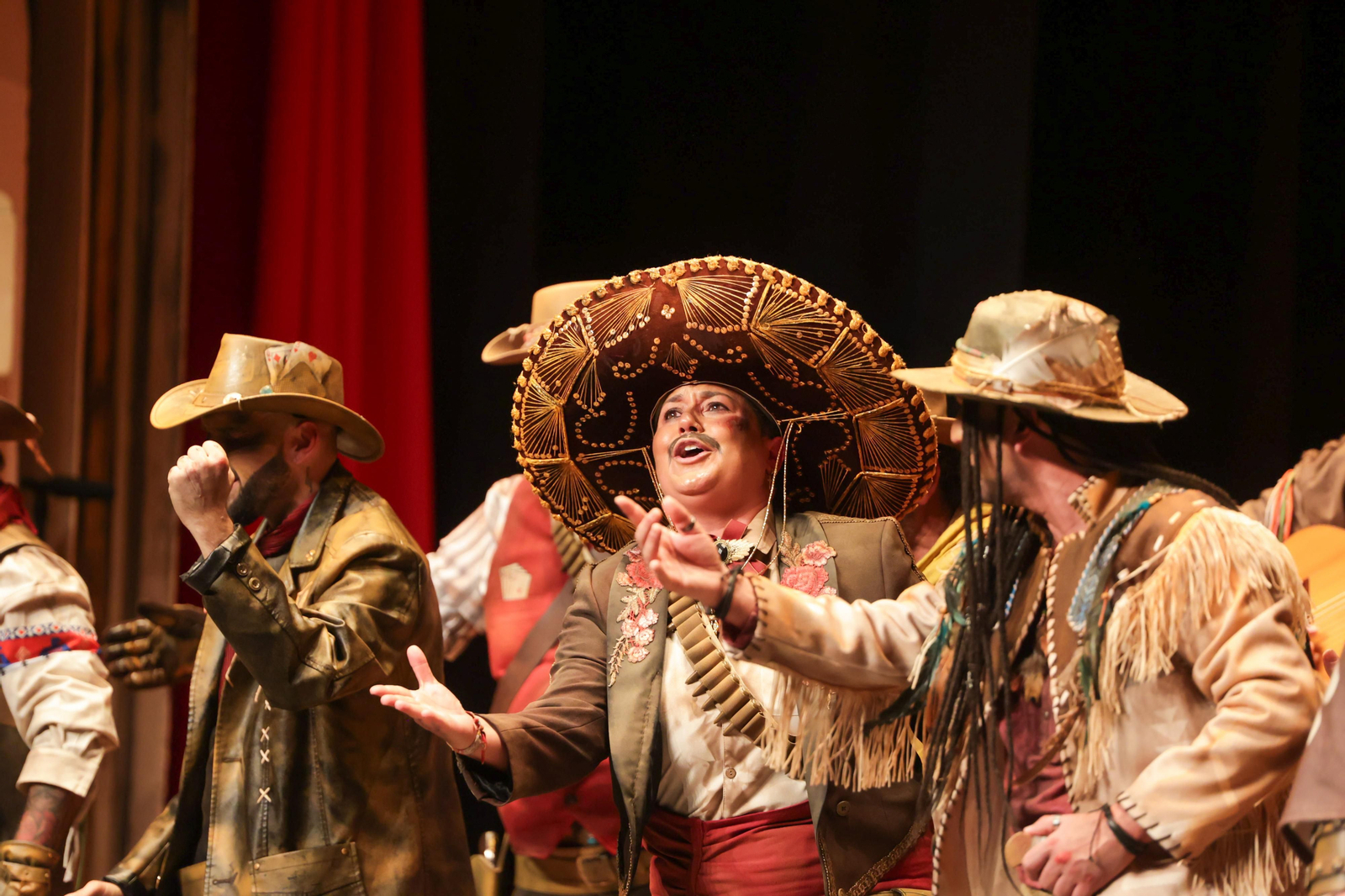 Imágenes de la actuación de la comparsa de Huelva "Los Renegaos" en el Carnaval Colombino