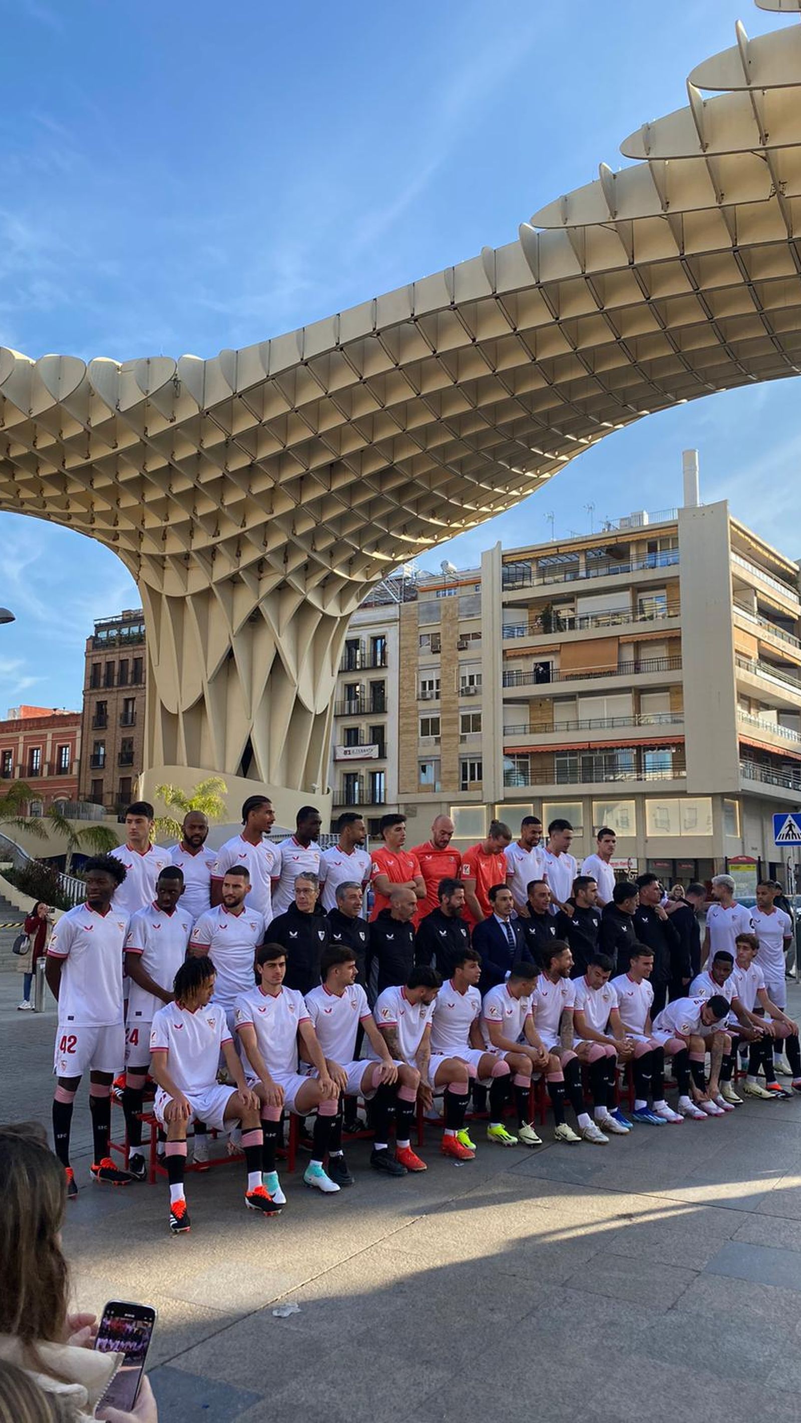 Las Setas, marco de la foto oficial del Sevilla 23-24.