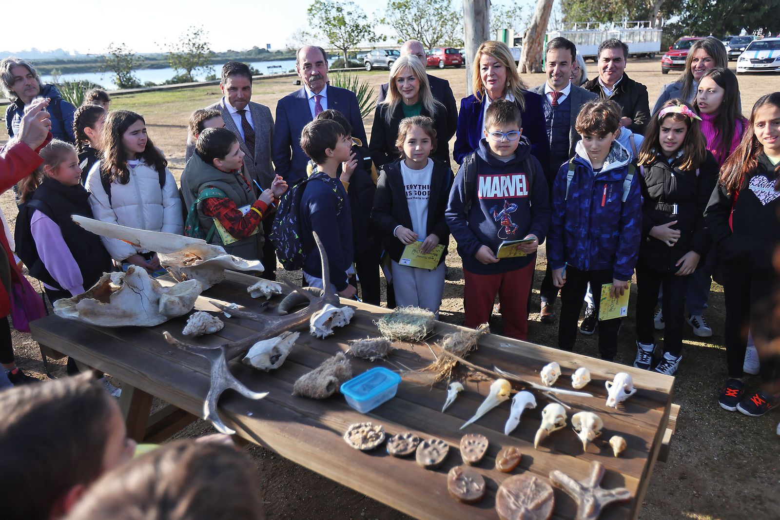 Imágenes de la visita al programa de divulgación ambiental 'Mi Marisma, Mi Escuela', de la Fundación Atlantic Copper.en Marismas del Odiel