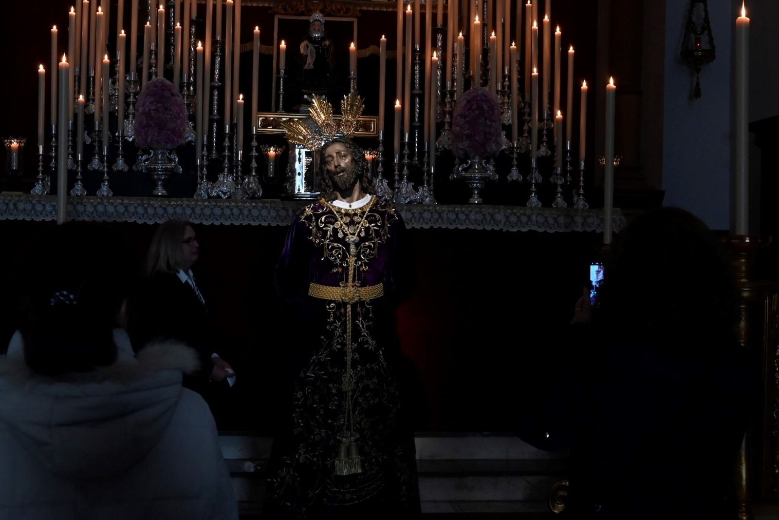 El besamanos del Cristo del Perdón de Córdoba, en imágenes