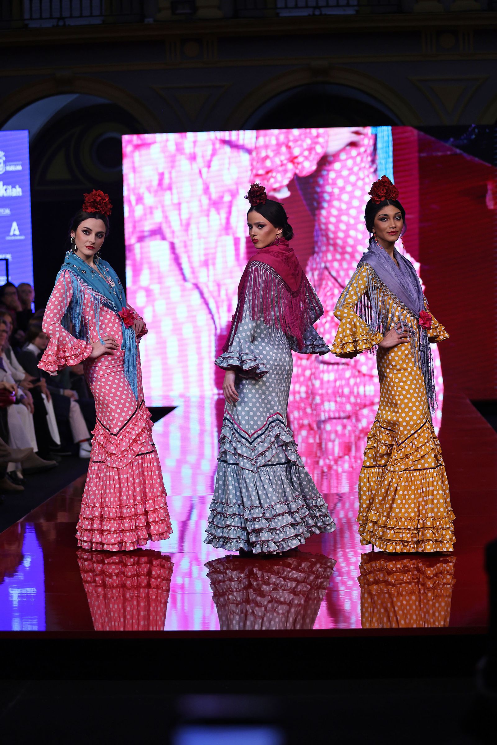 Imágenes de la pasarela Huelva Flamenca 2024
