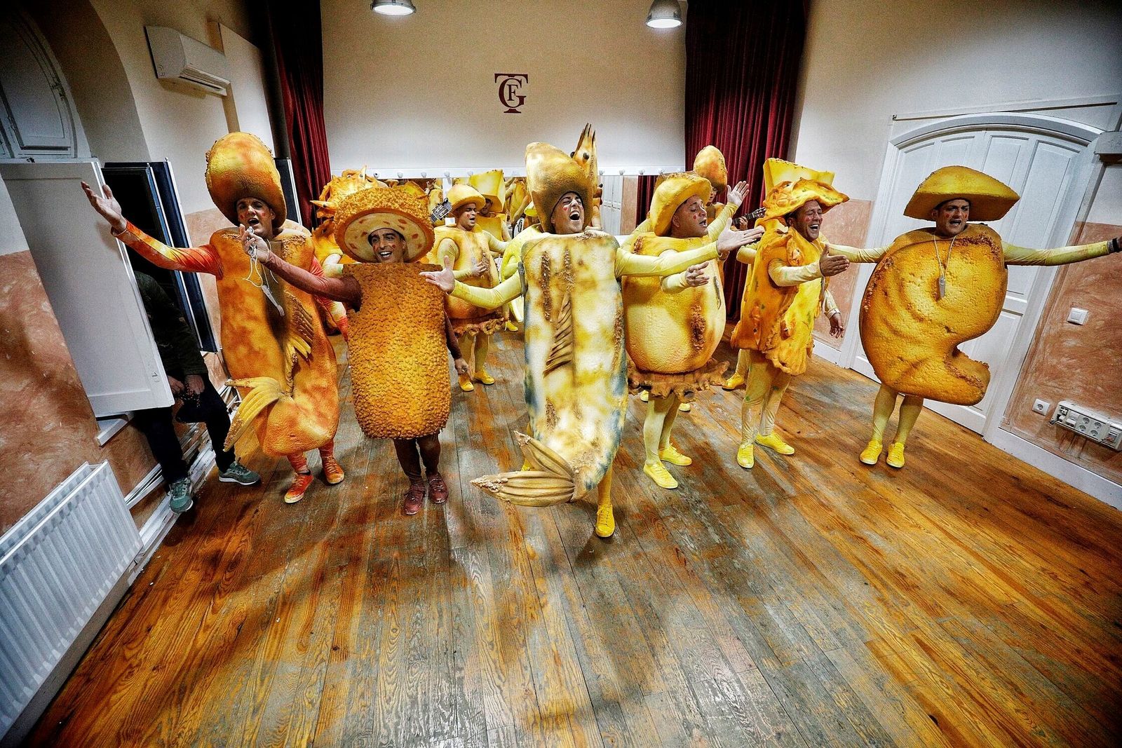 Chirigota ' Me tienes frito'