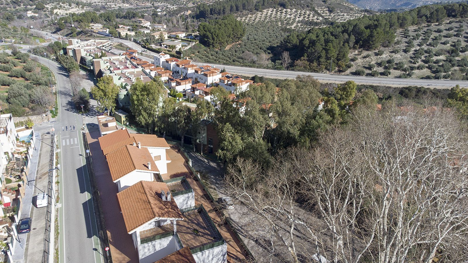 Se ubica en el cerro de Jabalcuz, a unos 6 kilómetros de la ciudad de Jaén.