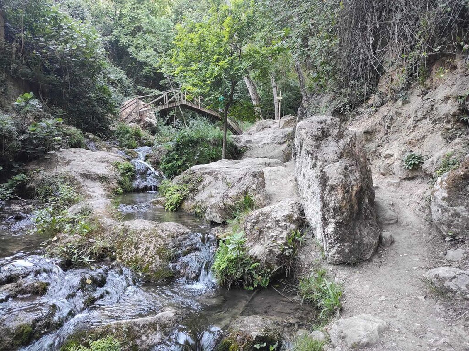 La ruta por el Río Cerezuelo es de dificultad media y una de las visitas indispensables.