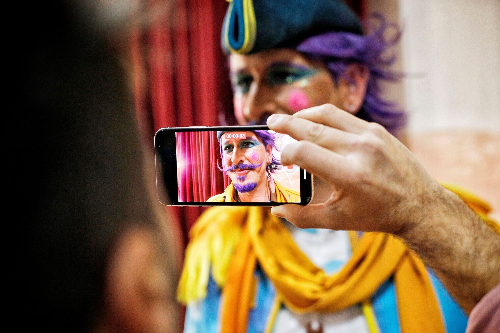 Comparsa 'Los colgaos'en camerinos