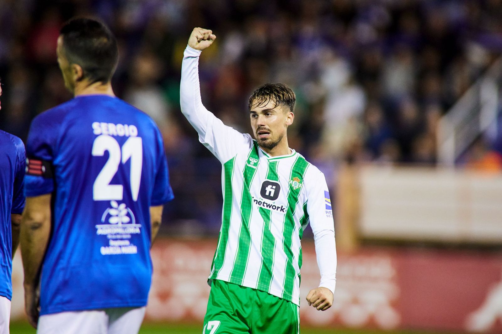 Rodri celebra uno de sus goles en el Francisco de la Hera.