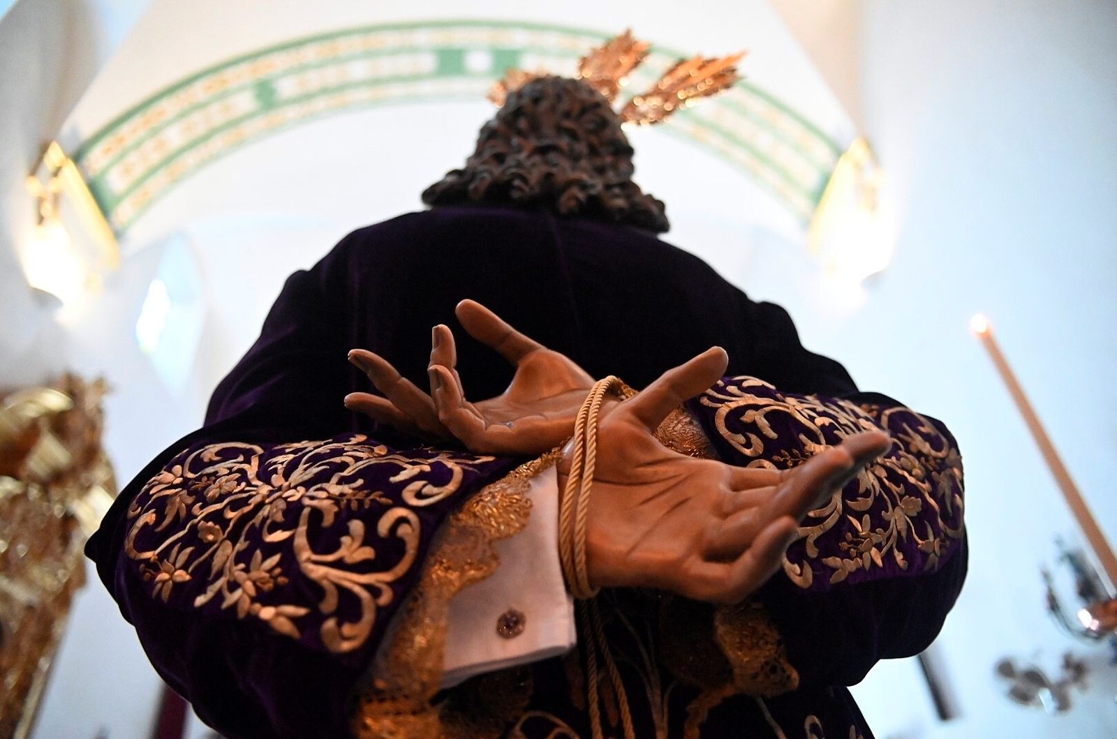 El besamanos del Cristo del Perdón de Córdoba, en imágenes
