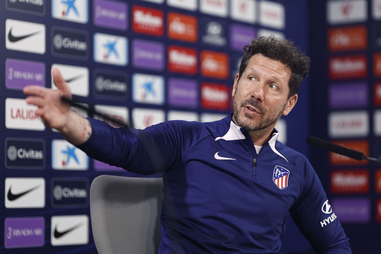 Simeone se expresa durante su comparecencia previa al Atlético-Sevilla de Copa.