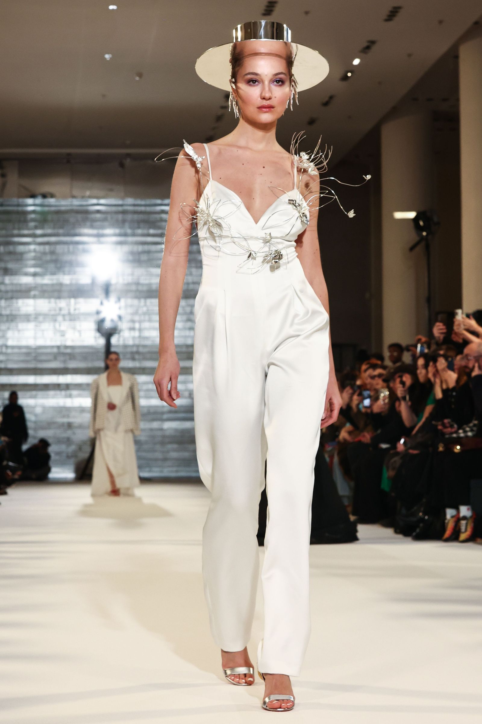 Juana Martín presenta su colección 'La Rosée' en la pasarela de Alta Costura de París, en imágenes