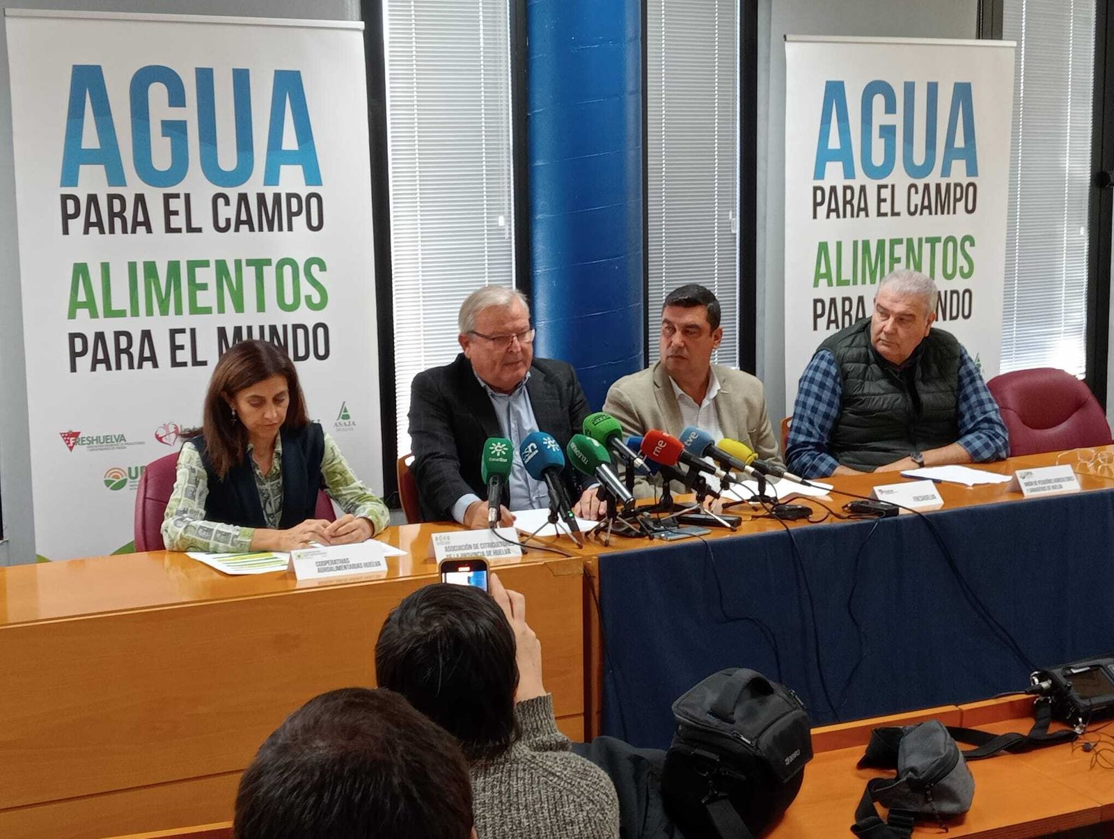 Natalia Aguilera, Lorenzo Reyes, Francisco José Gómez y Manuel Piedra, en la FOE.