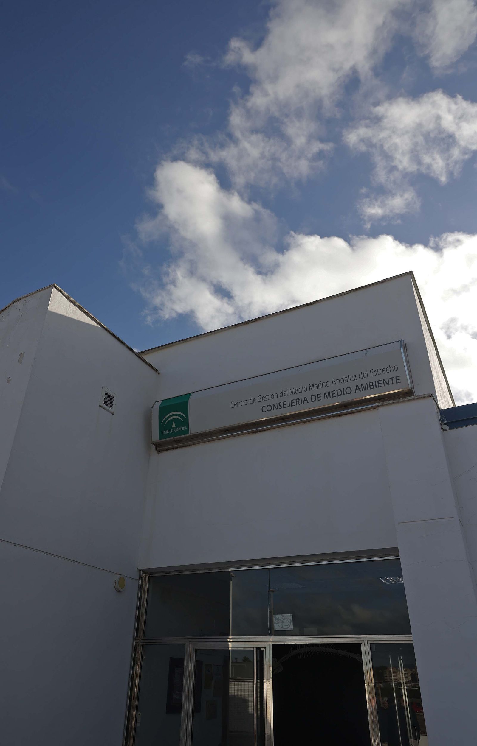 El Centro de Gestión del Medio Marino Andaluz (CEGMA) de Algeciras, en imágenes