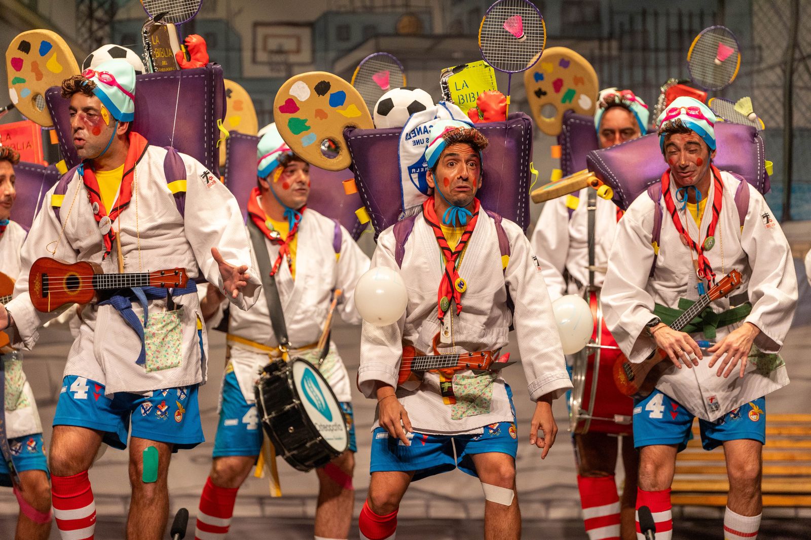 Imágenes de la actuación de la murga de Ayamonte "Ni Messi, ni Picasso, papá harme caso" en el Carnaval Colombino