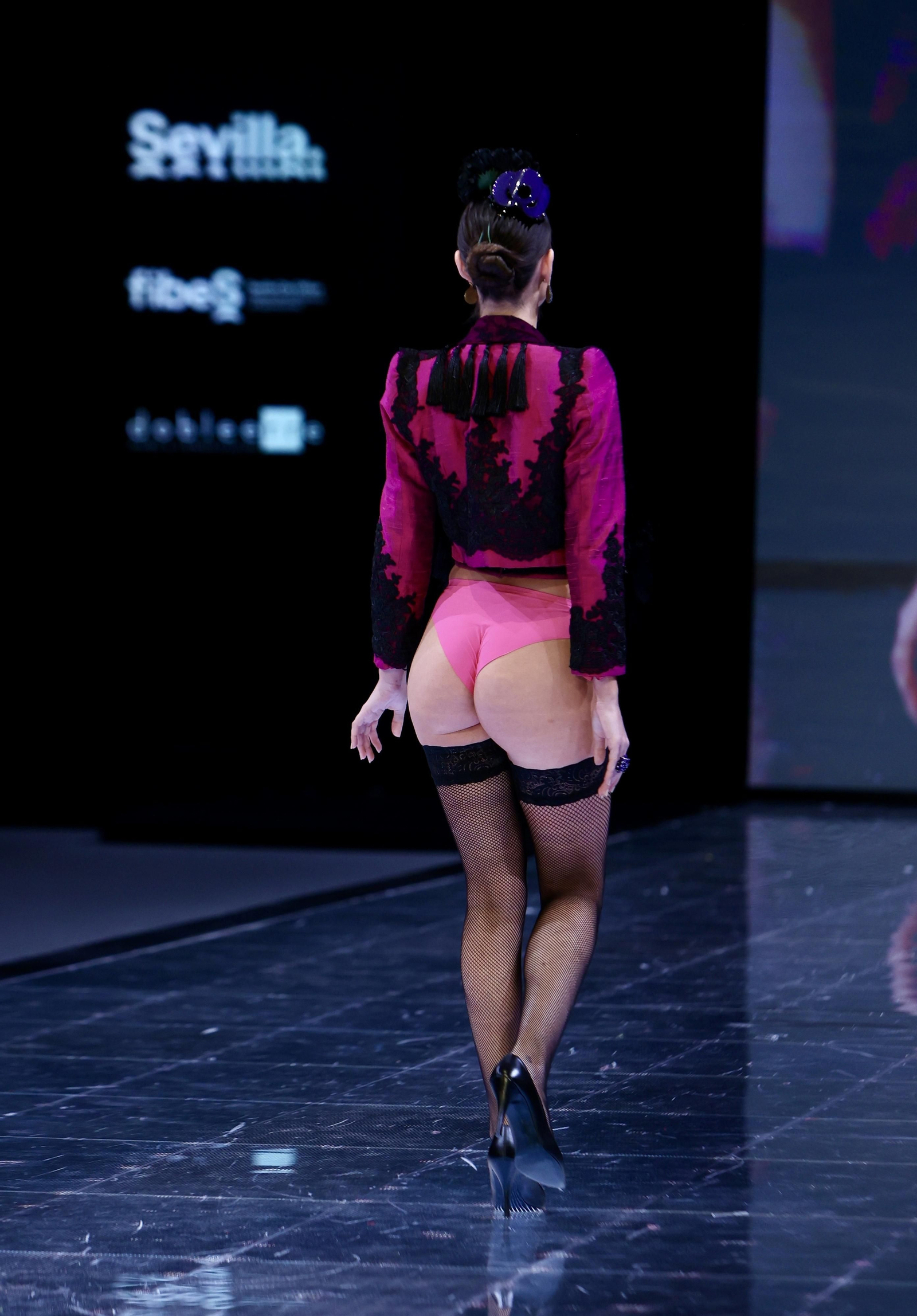 Desfile de Inma Castrejón en SIMOF 2024, todas las fotos