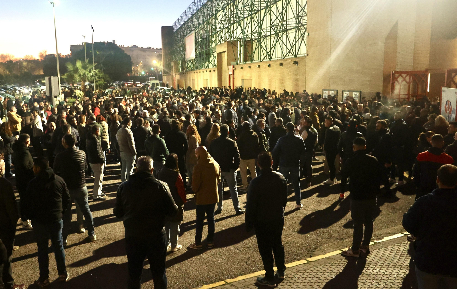 Más de 1.700 personas en Sevilla se examinan para 250 puestos de conductor de Tussam