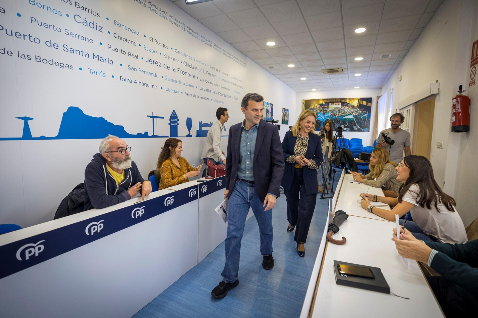 Bruno García y Almudena Martínez, antes de la rueda de prensa de este martes en la sede provincial del PP.