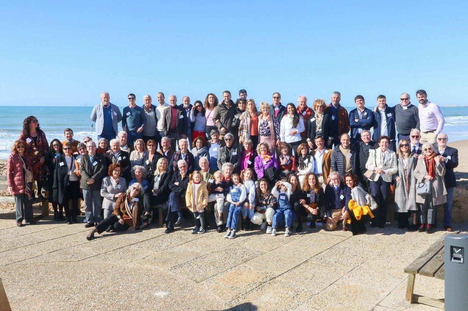 Cuatro generaciones de la familia Sobrino González, durante el encuentro familiar, en la Residencia Militar La Cortadura.