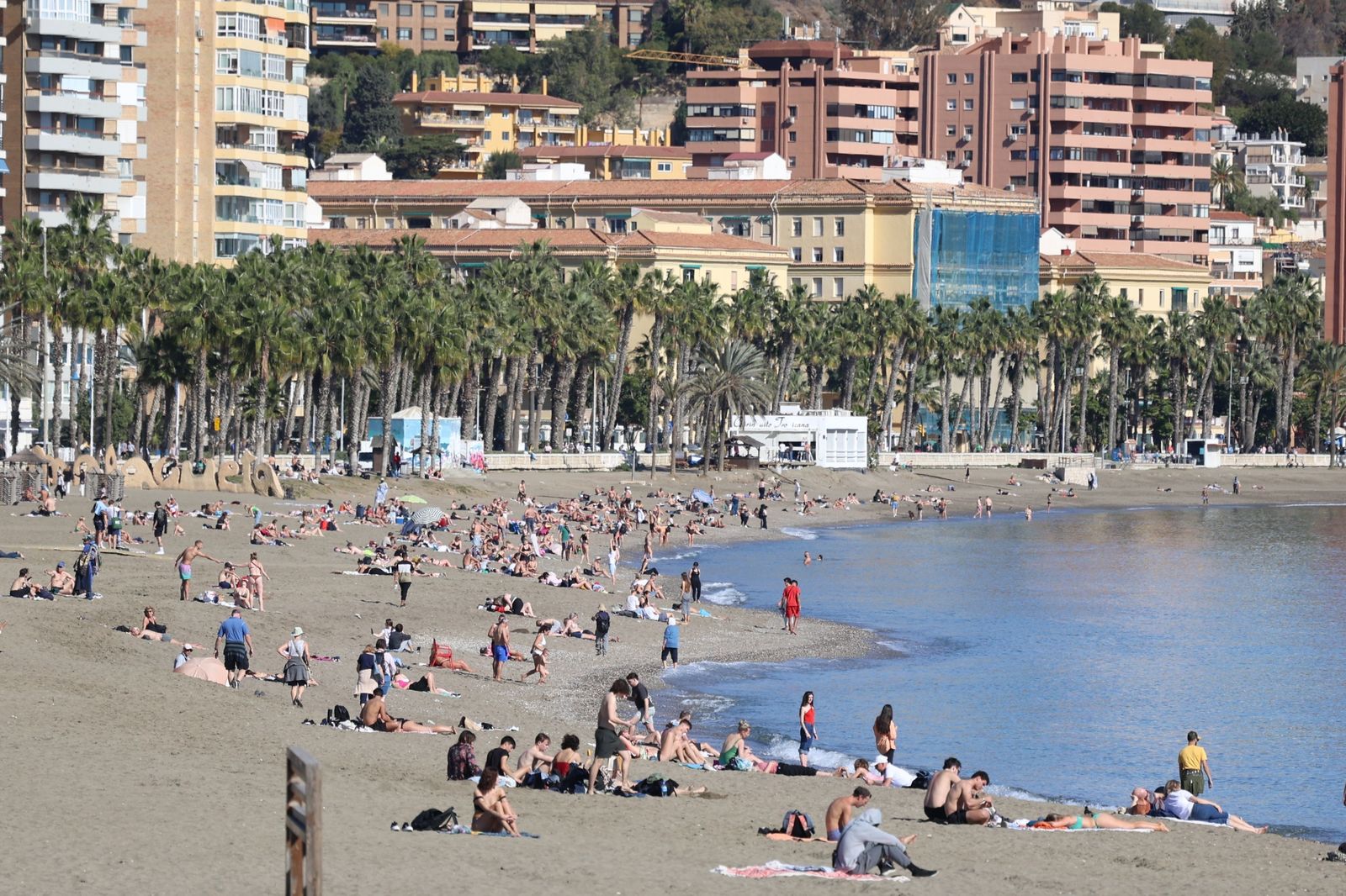 Enero y... día de playa en Málaga: la subida de las temperaturas deja estas imágenes