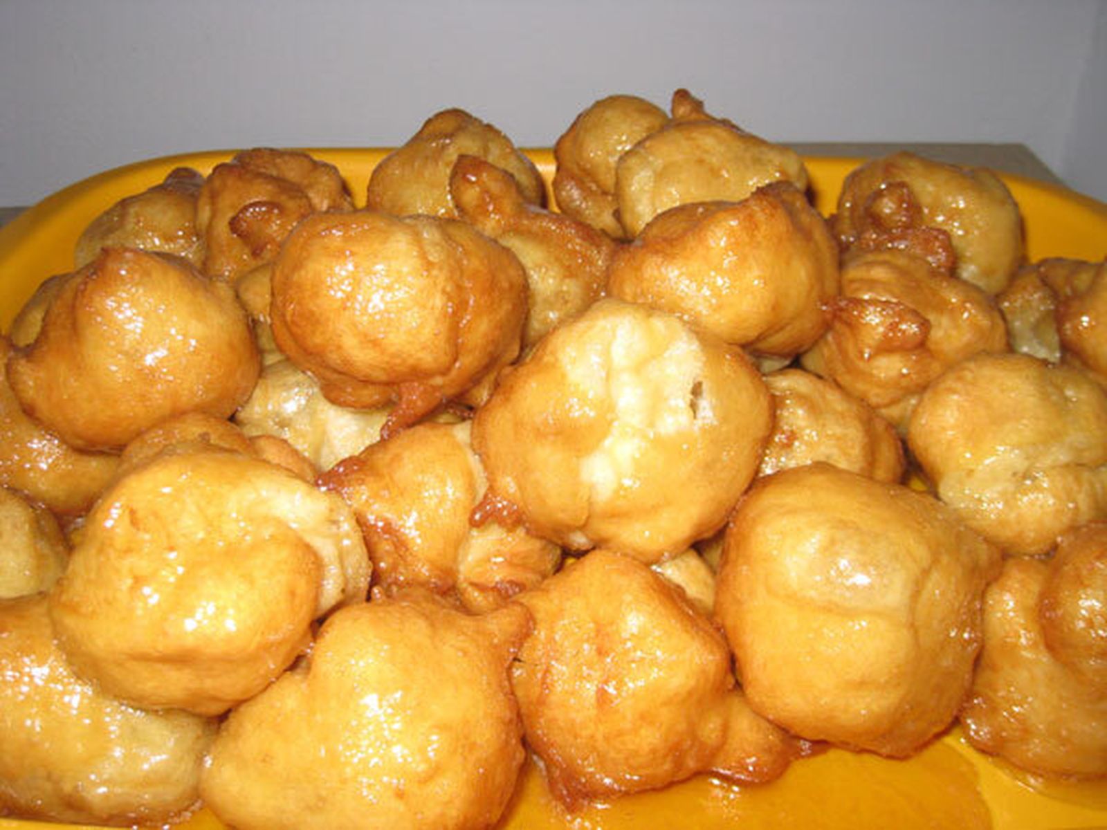 Torta follá, Cagajones de puño... El pueblo de Huelva con los dulces más peculiares