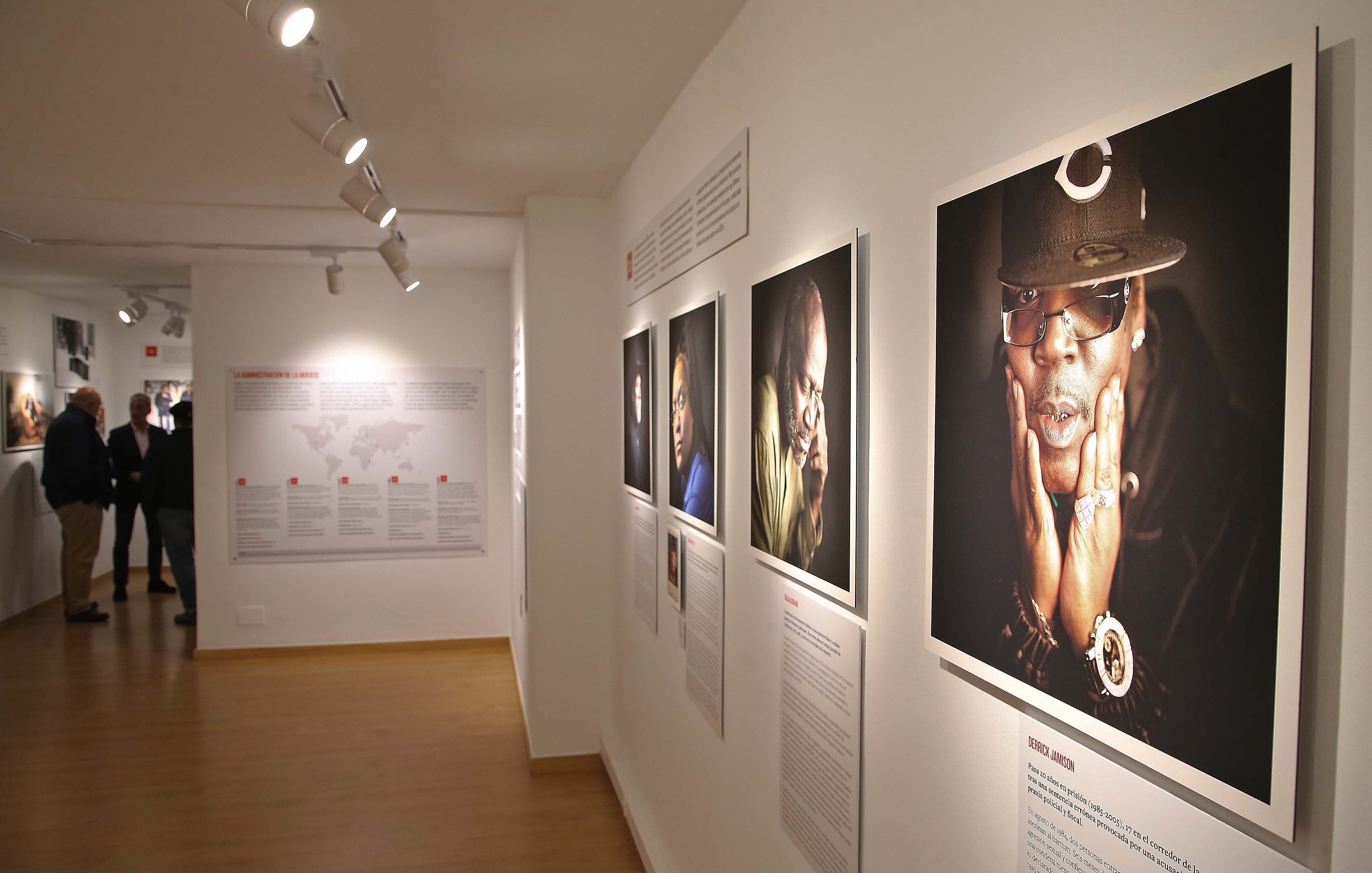 La UFCA  muestra la exposición de Sofía Moro a la Asociación de la Prensa del Campo de Gibraltar