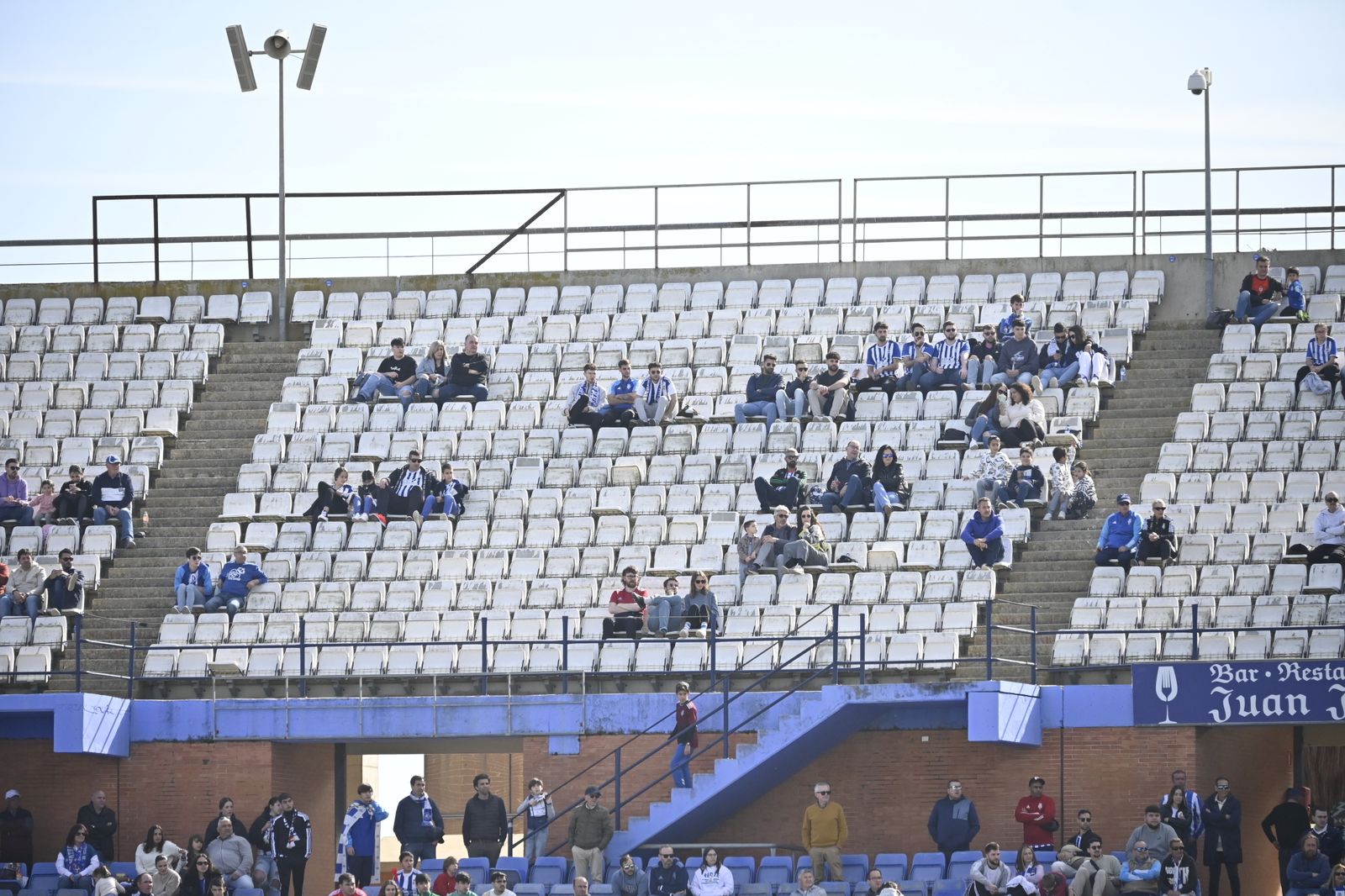 Imágenes de ambiente del partido Recre - Melilla