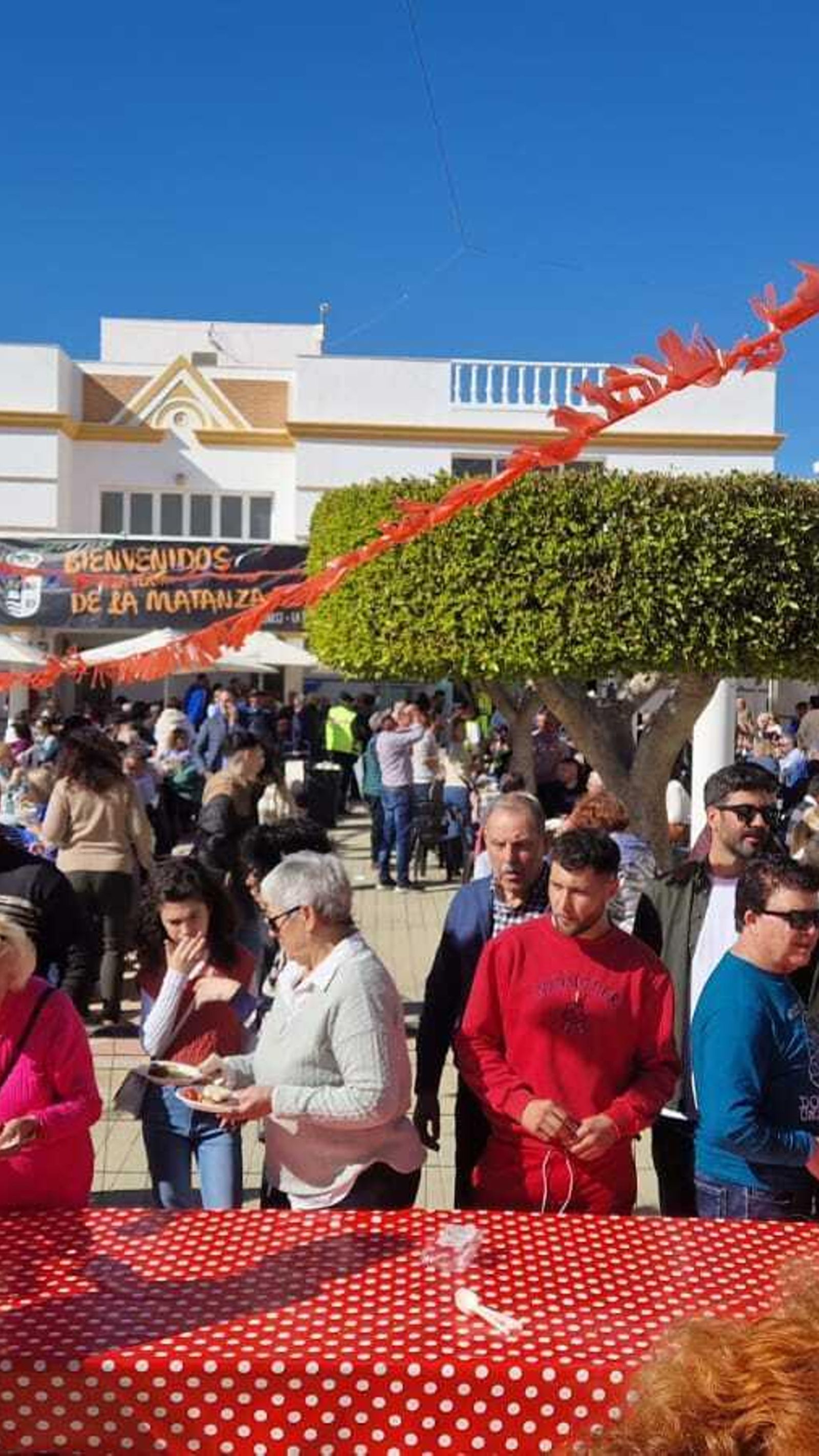 La plaza de la barriada de Aljariz-La Huerta ha estado repleta de gente.