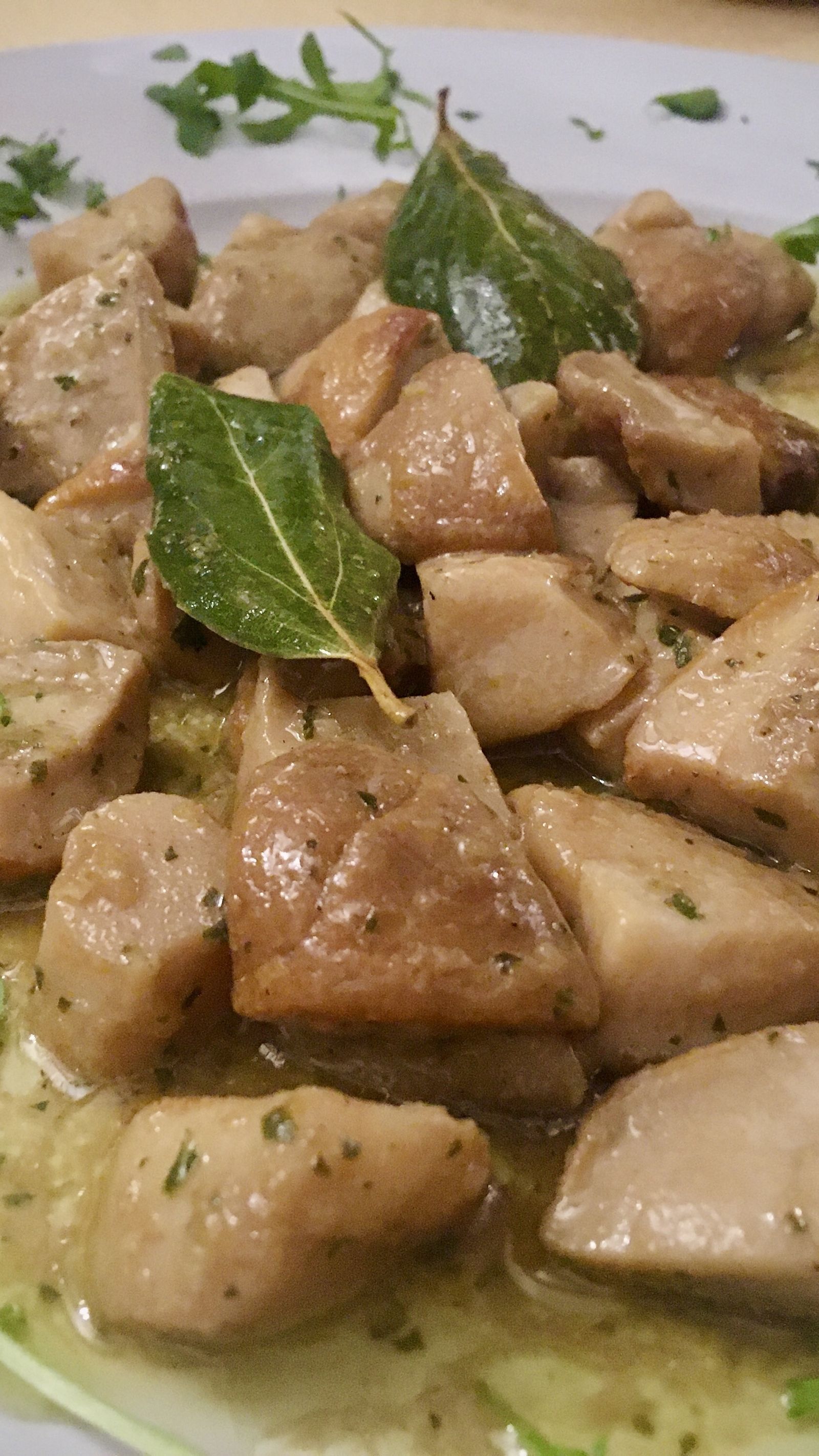 Boletus al ajillo y laurel, un plato servido en 'El Ventorrillero'.