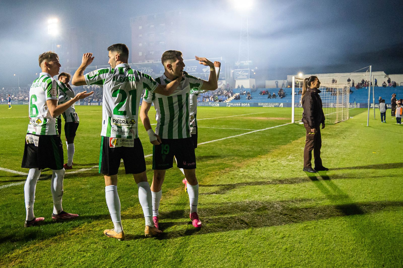 Las mejores fotos de la afición del Córdoba CF en Linarejos
