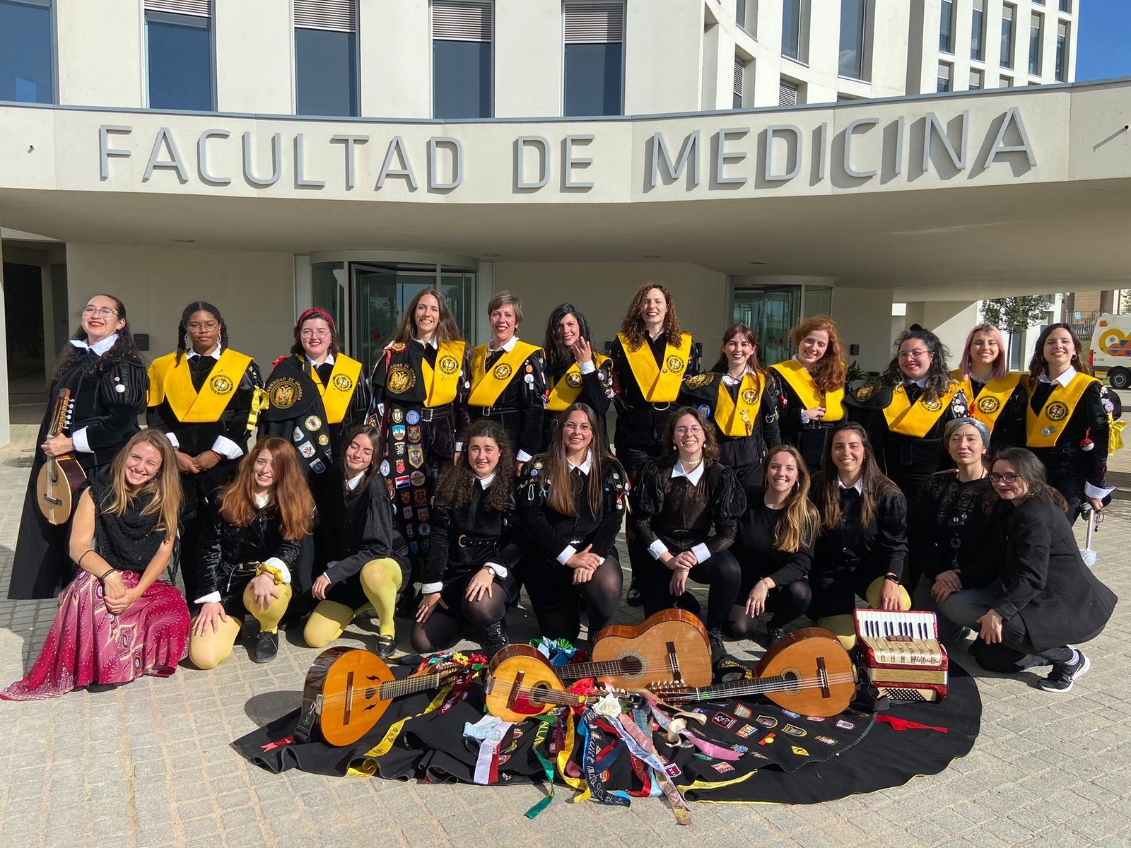 Imagen de la Tuna Femenina de la Facultad de Medicina de la UGR.