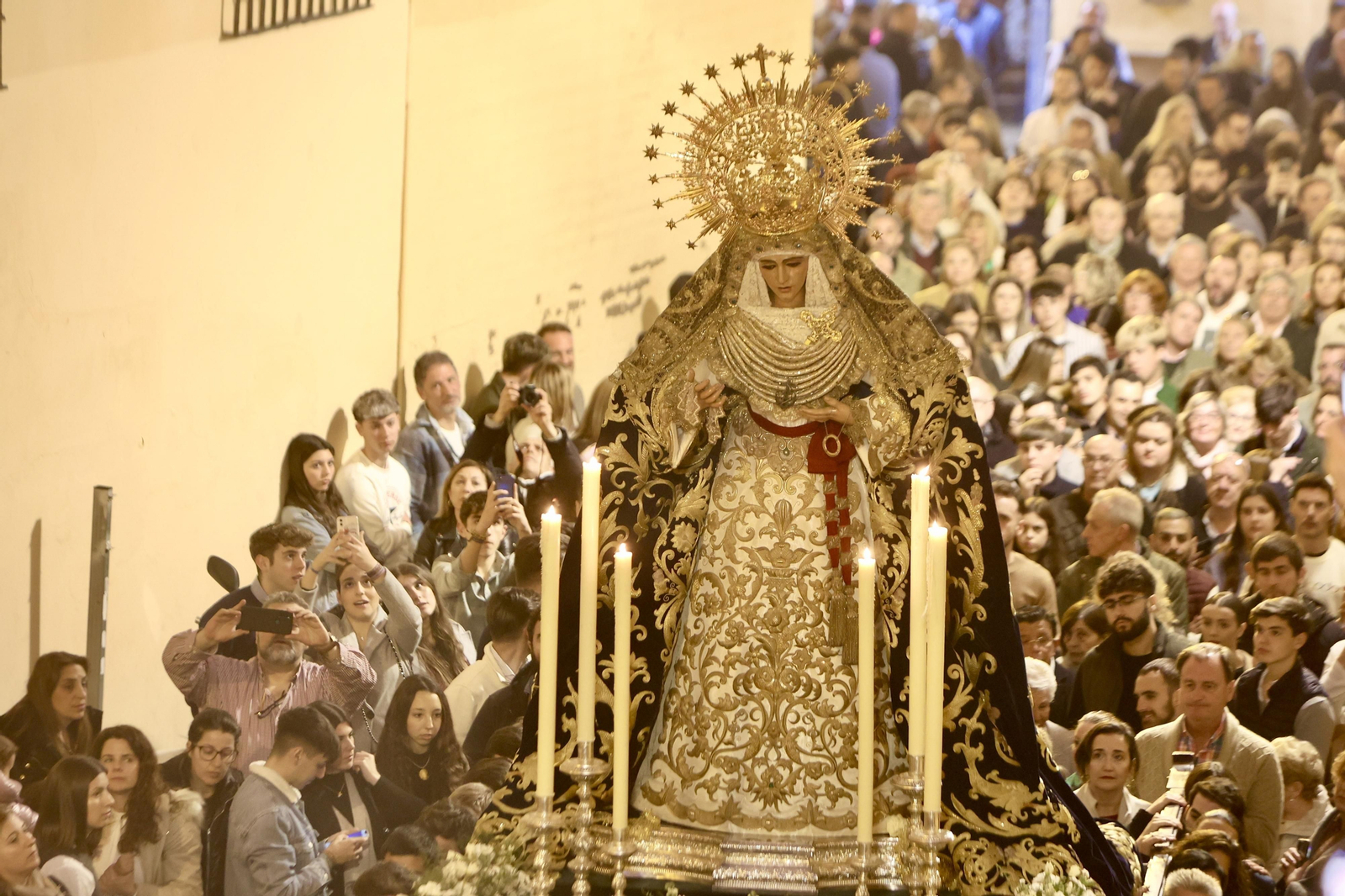 Traslado de las imágenes de la Hermandad de la Esperanza de Triana a su capilla