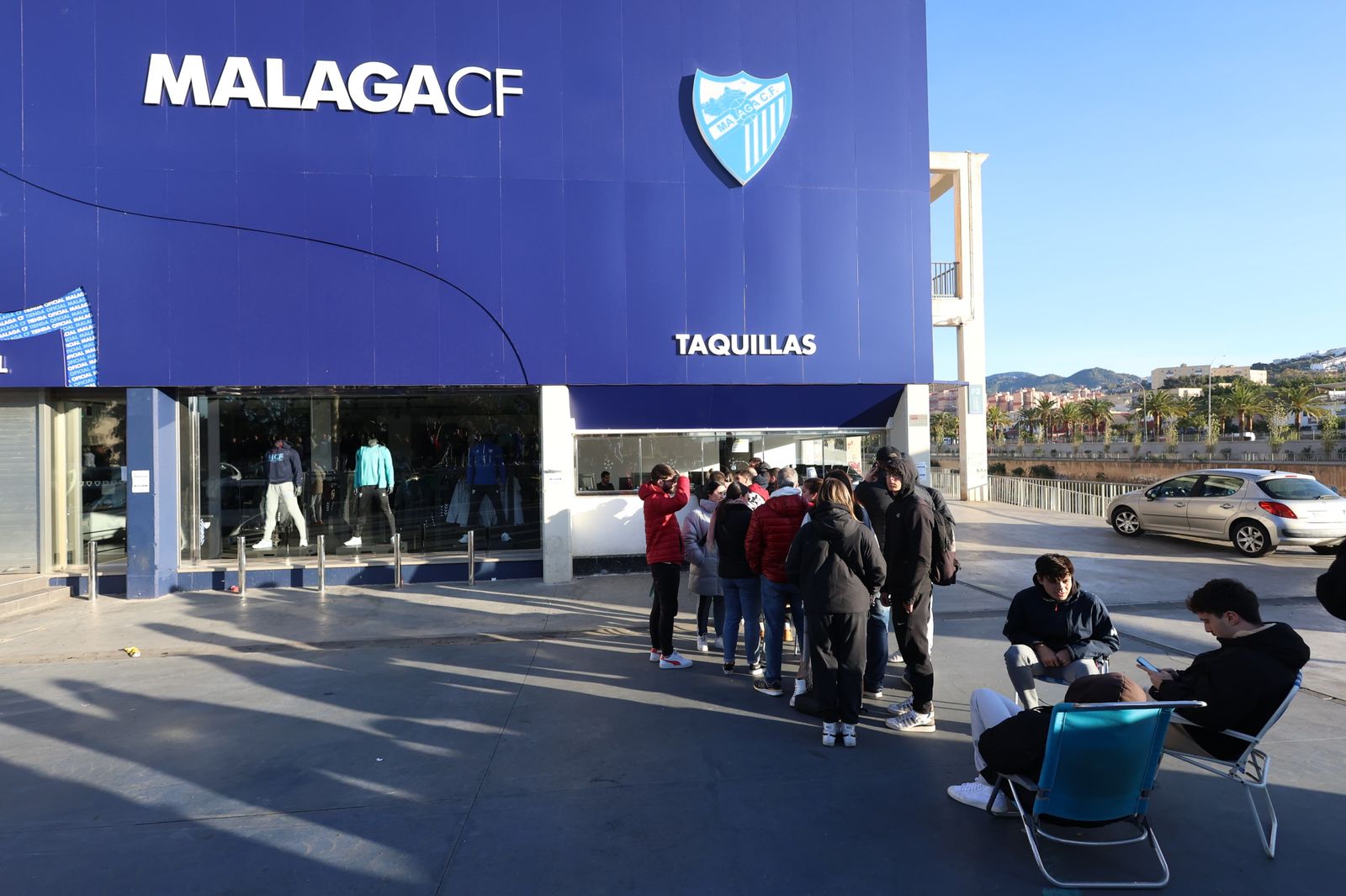 Las fotos de las colas para el Recreativo Granada-Málaga