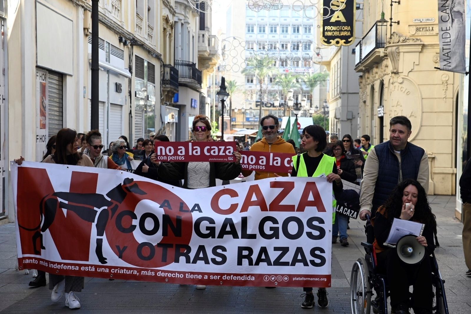 La manifestación para acabar con la caza con perros en Córdoba, en imágenes