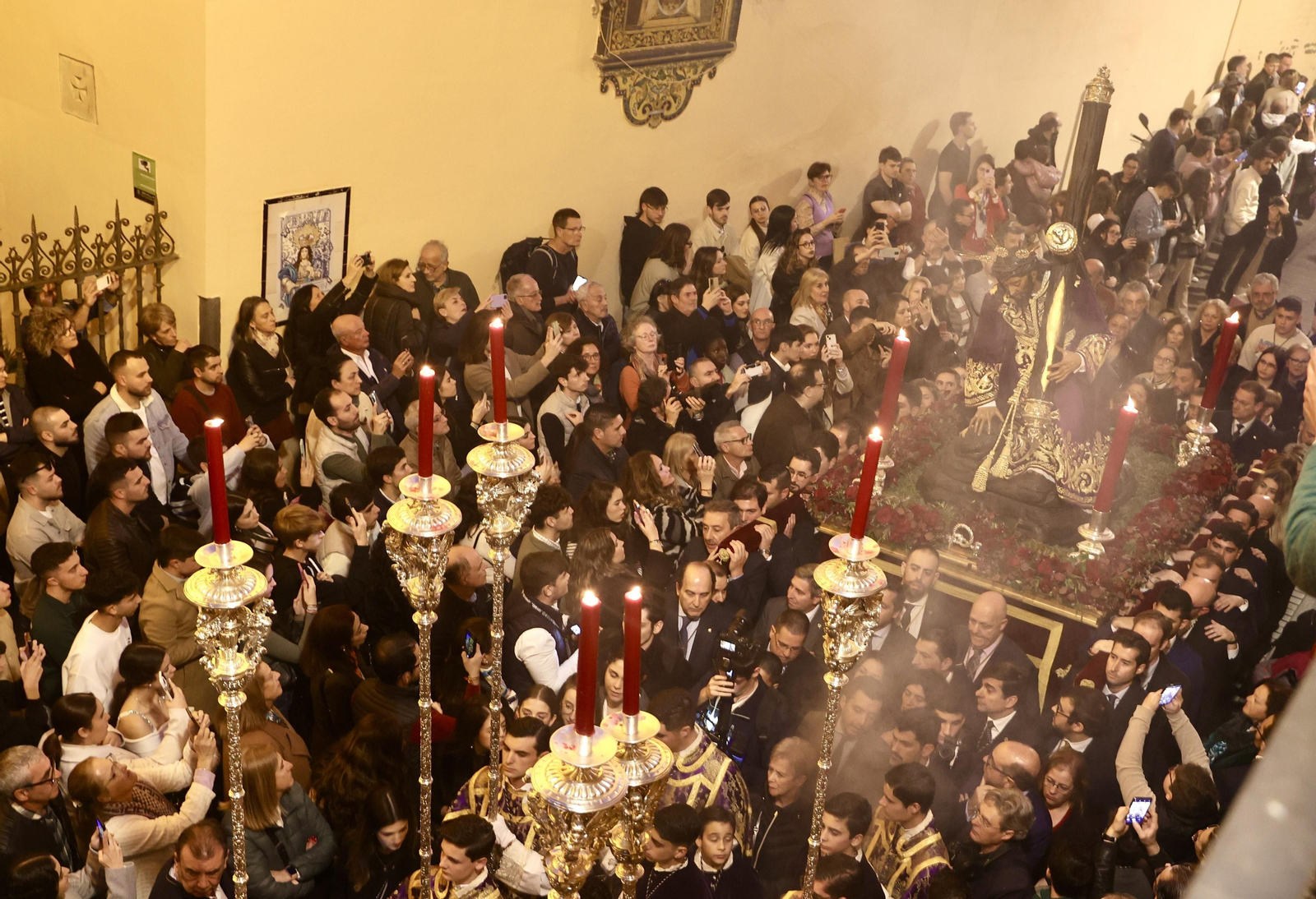 Traslado de las imágenes de la Hermandad de la Esperanza de Triana a su capilla