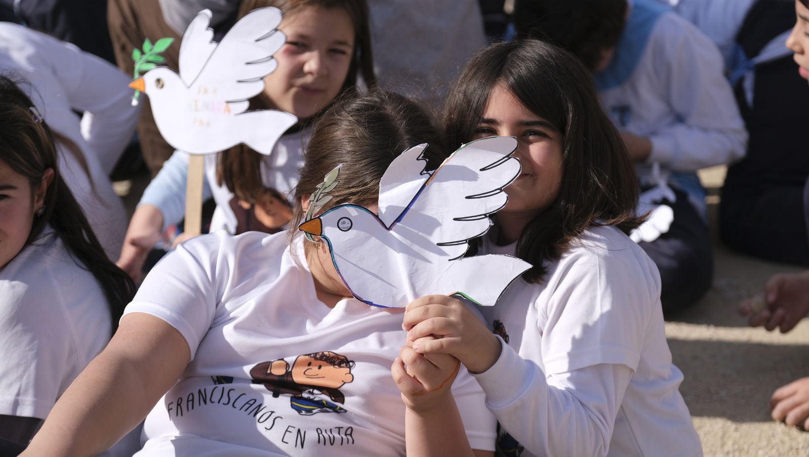 Imágenes de 'Versos por la Paz', en el Parque de La Hoya de Almería
