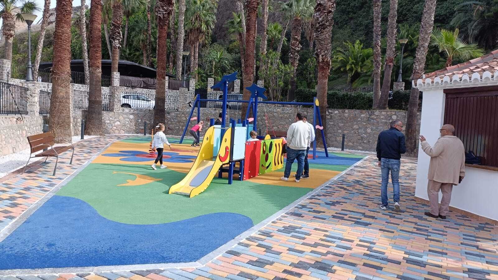 Almuñécar transforma el parque infantil 'El Majuelo' tras una inversión superior a los 200.000 euros