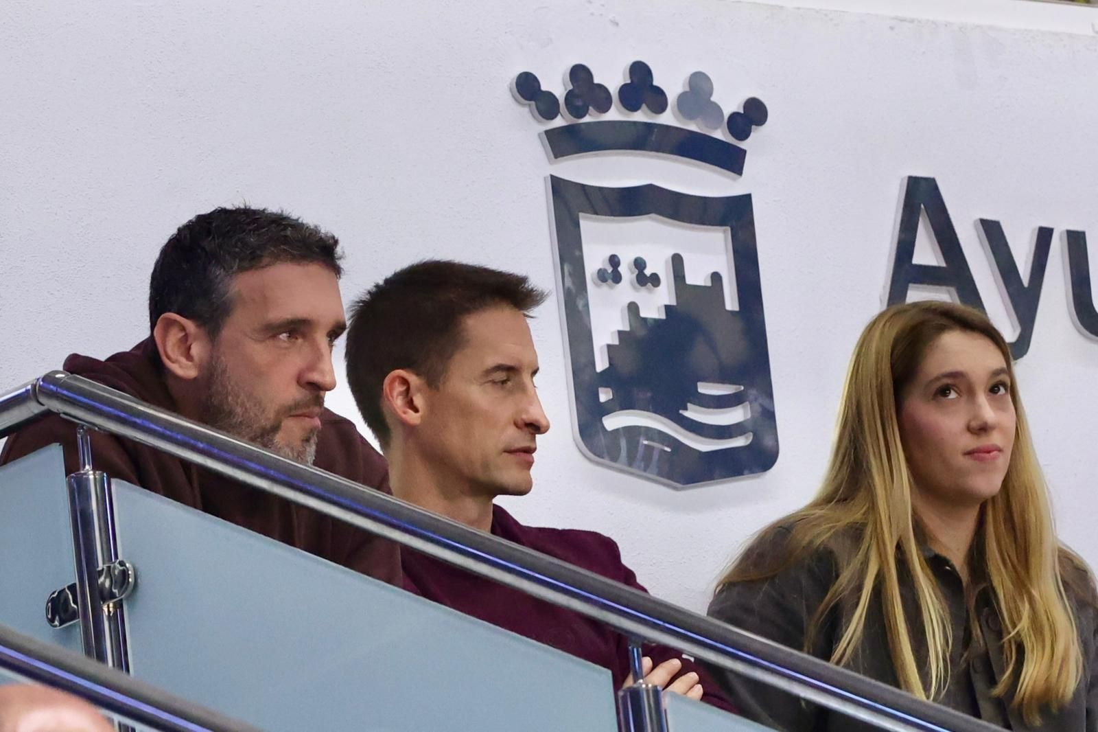 Los jugadores del primer equipo apoyaron al Unicaja Mijas