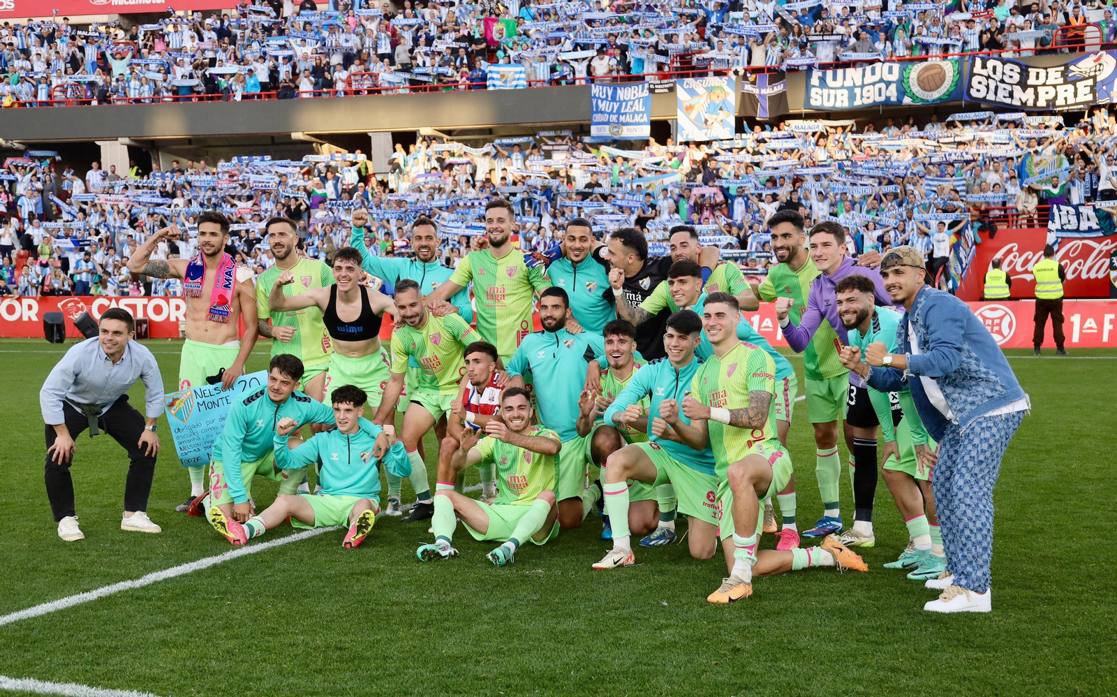 Jugadores y afición en Granada.