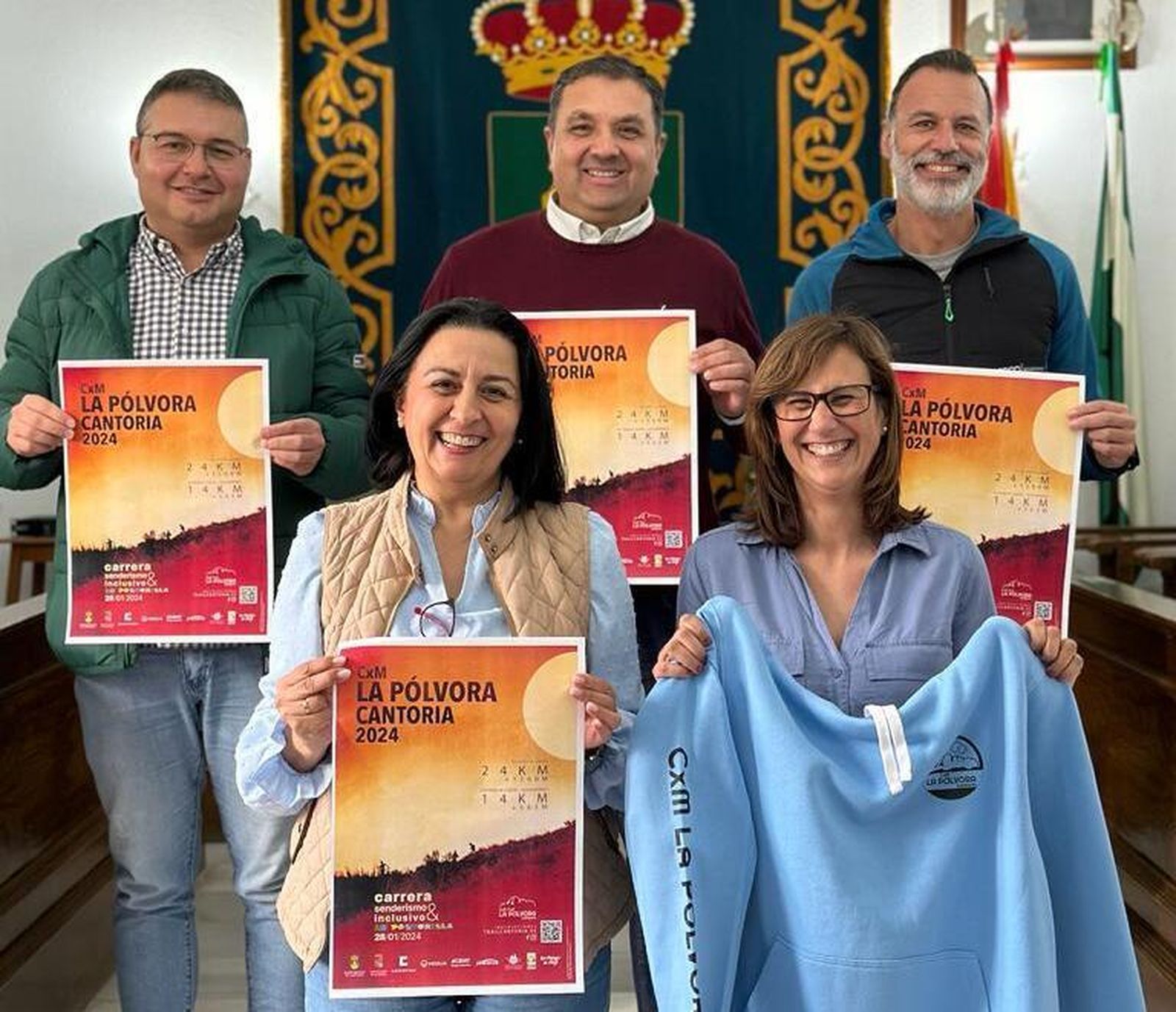 Foto de familia tras la presentación del l V Trail de la Pólvora que se celebrará en Cantoria.