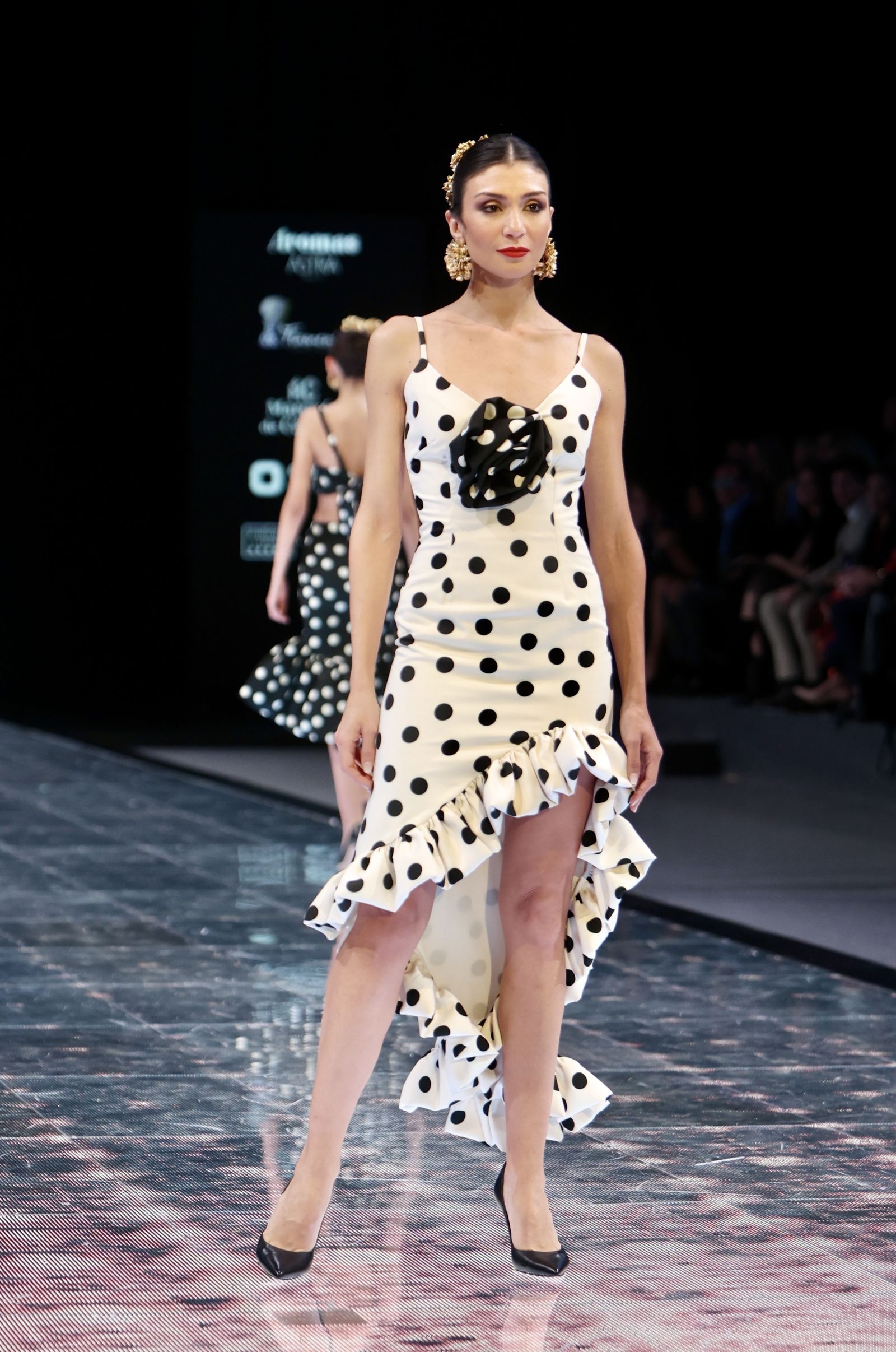 Desfile de Rosa Pedroche en SIMOF, todas las fotos