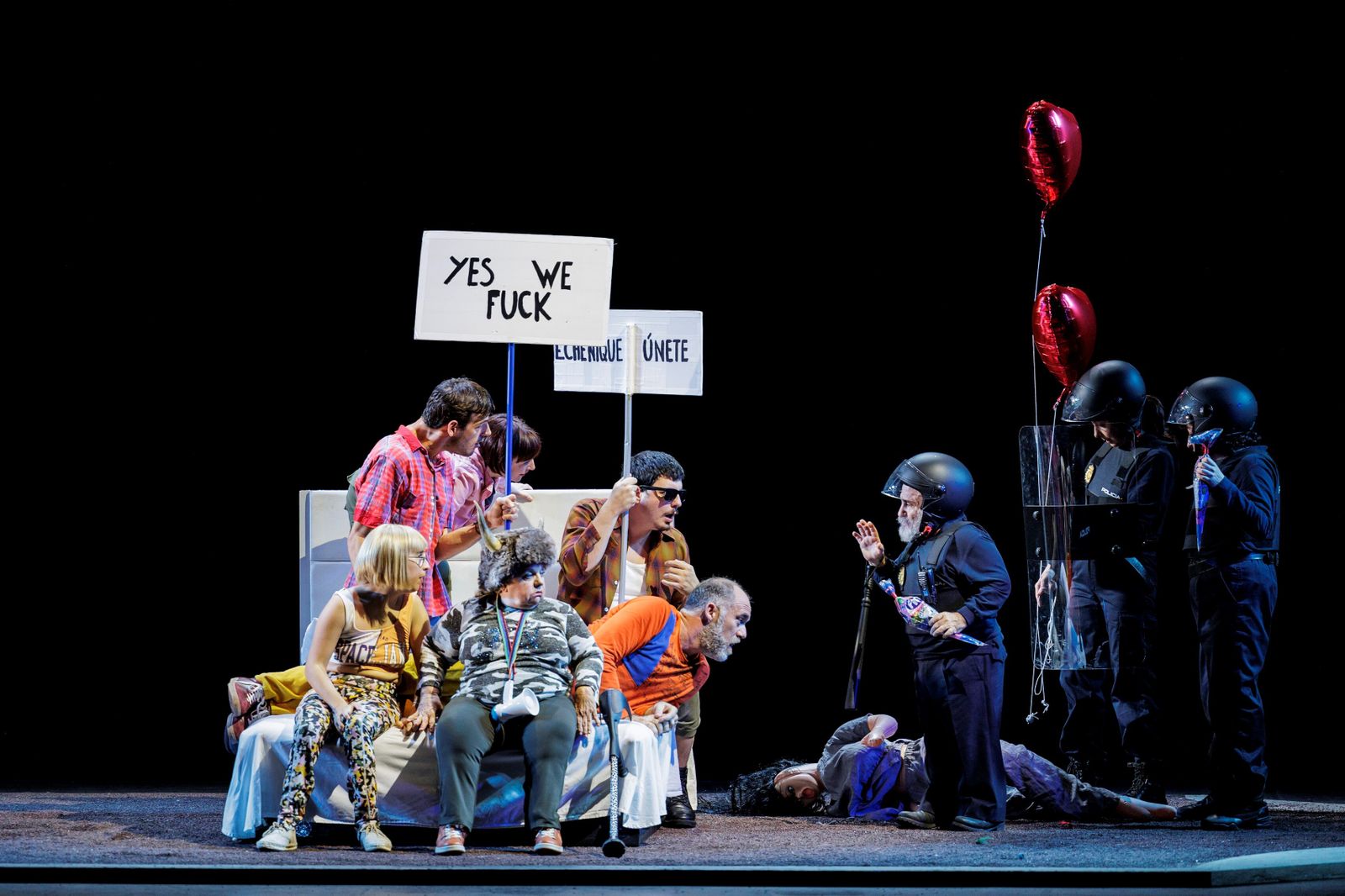 Una escena de la obra del Centro Dramático Nacional ‘Supernormales’, una de las mejores propuestas de la última edición del FIT.