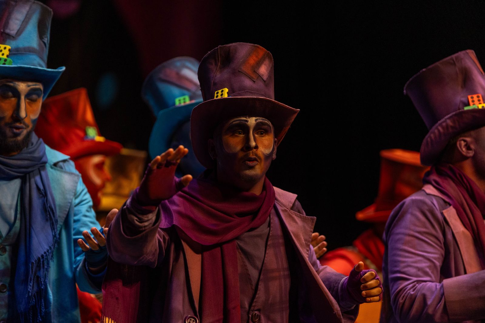 Imágenes de la actuación de la comparsa de Huelva "Los Atrapaos" en el Carnaval Colombino