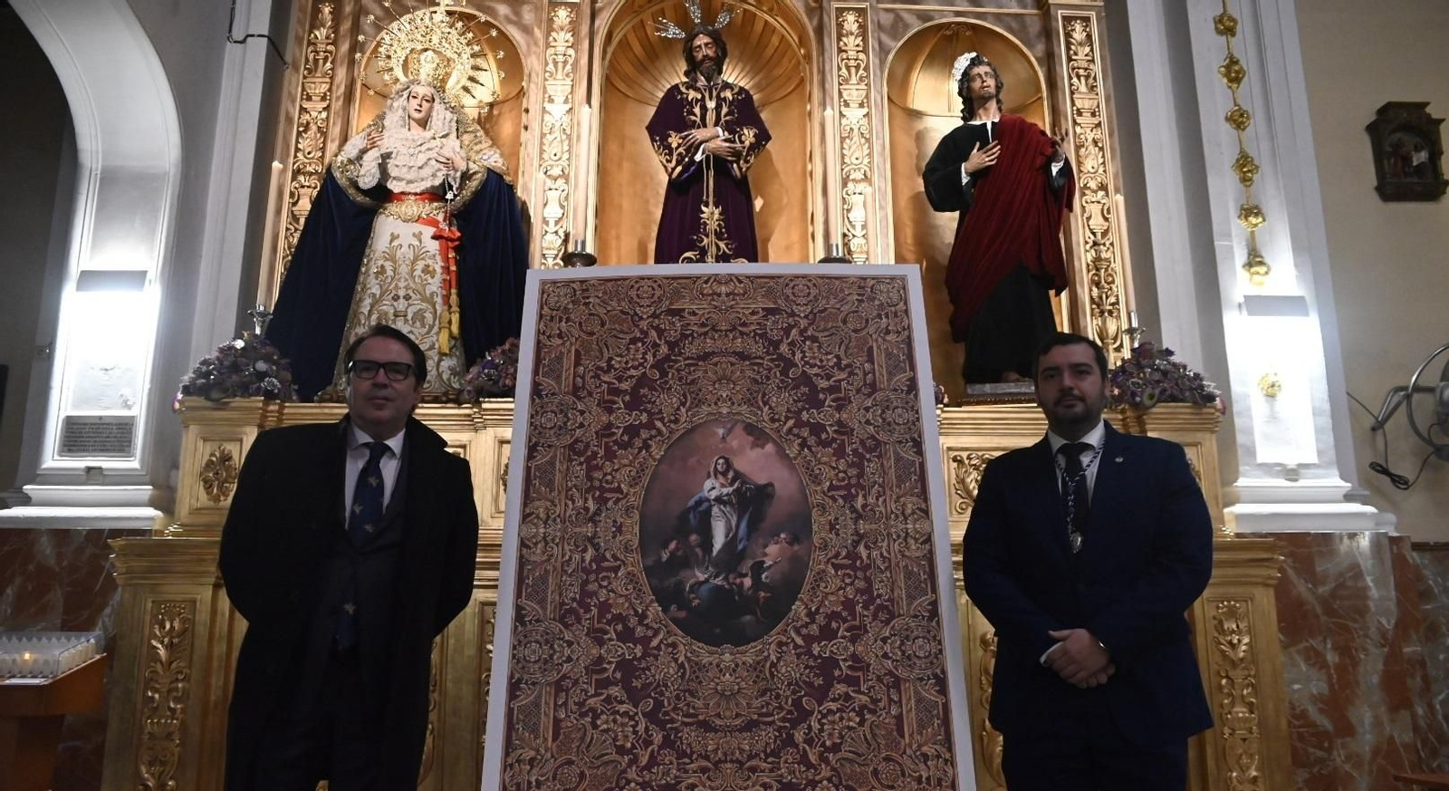 Un momento de la presentación del techo de palio de la Virgen de la Piedad.