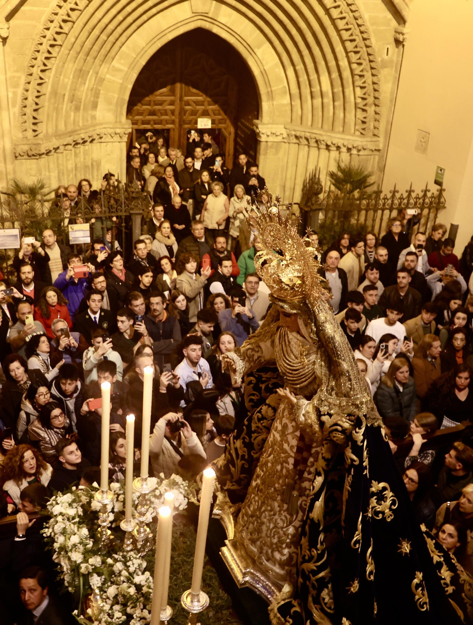 Traslado de las imágenes de la Hermandad de la Esperanza de Triana a su capilla