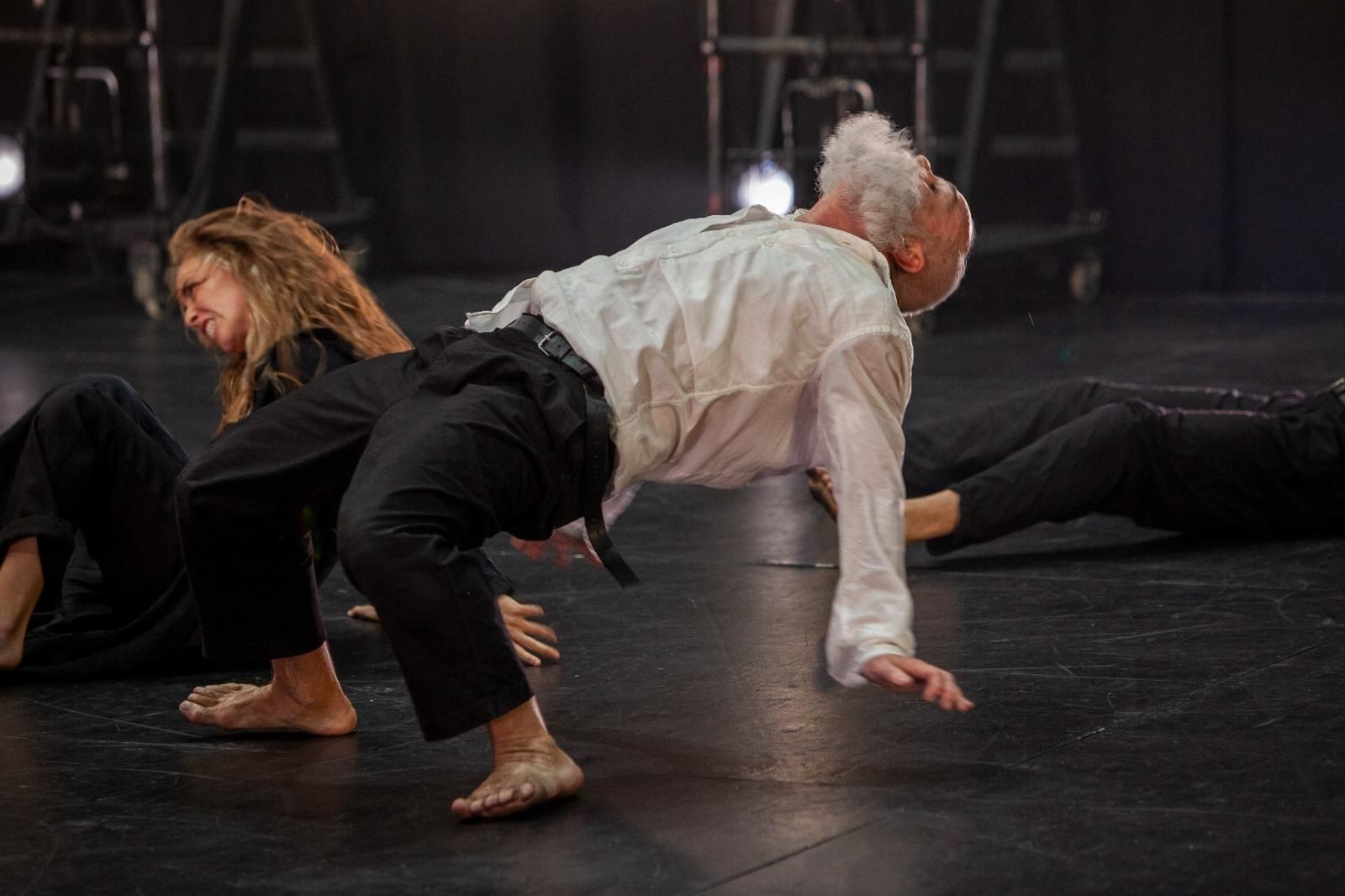 Luna Sánchez y Guillermo Weickert en una escena de 'Luz sobre las cosas'.