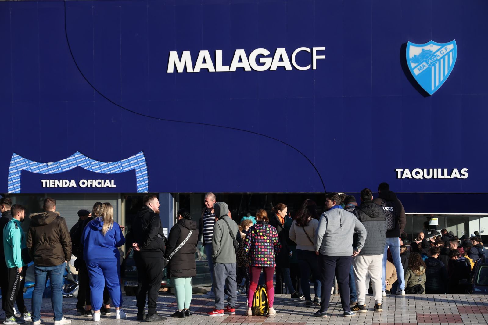 Las fotos de las colas para el Recreativo Granada-Málaga