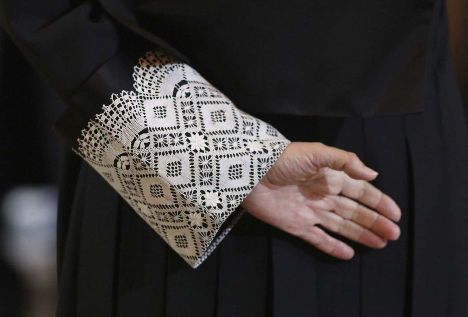 Un juez se dirige hacia su sala.