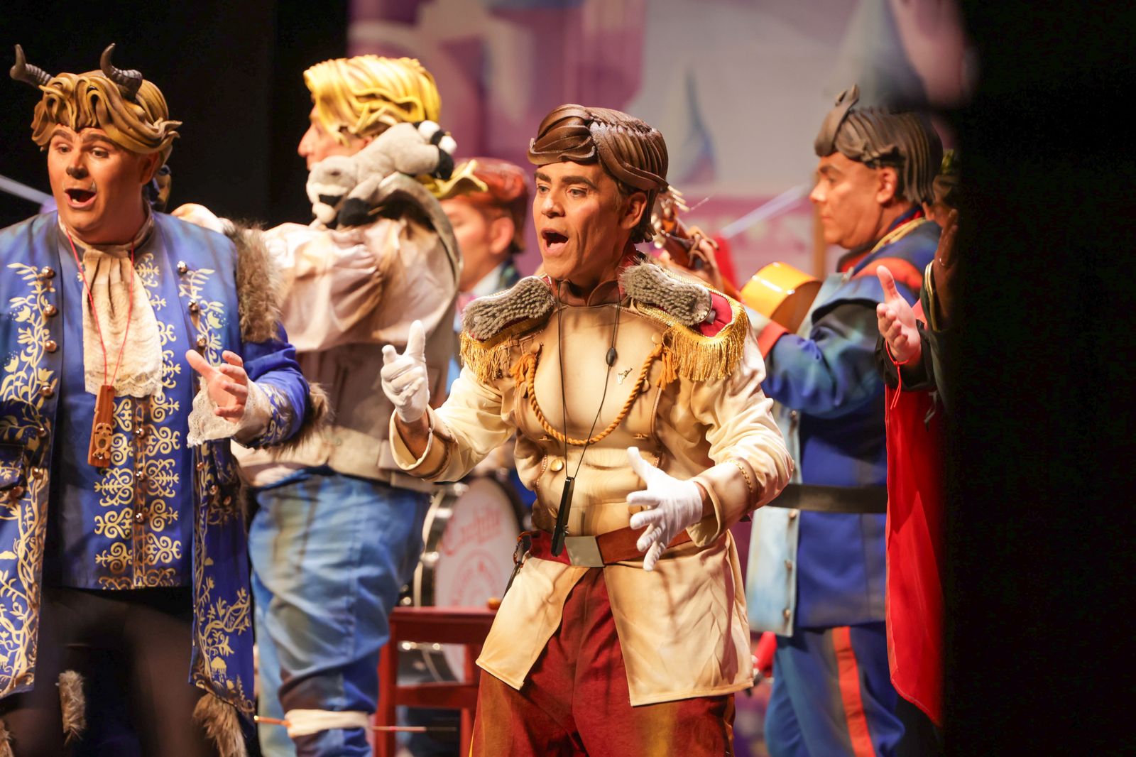 Imágenes de la actuación de la murga de Huelva "Se me acabó el cuento" en el Carnaval Colombino