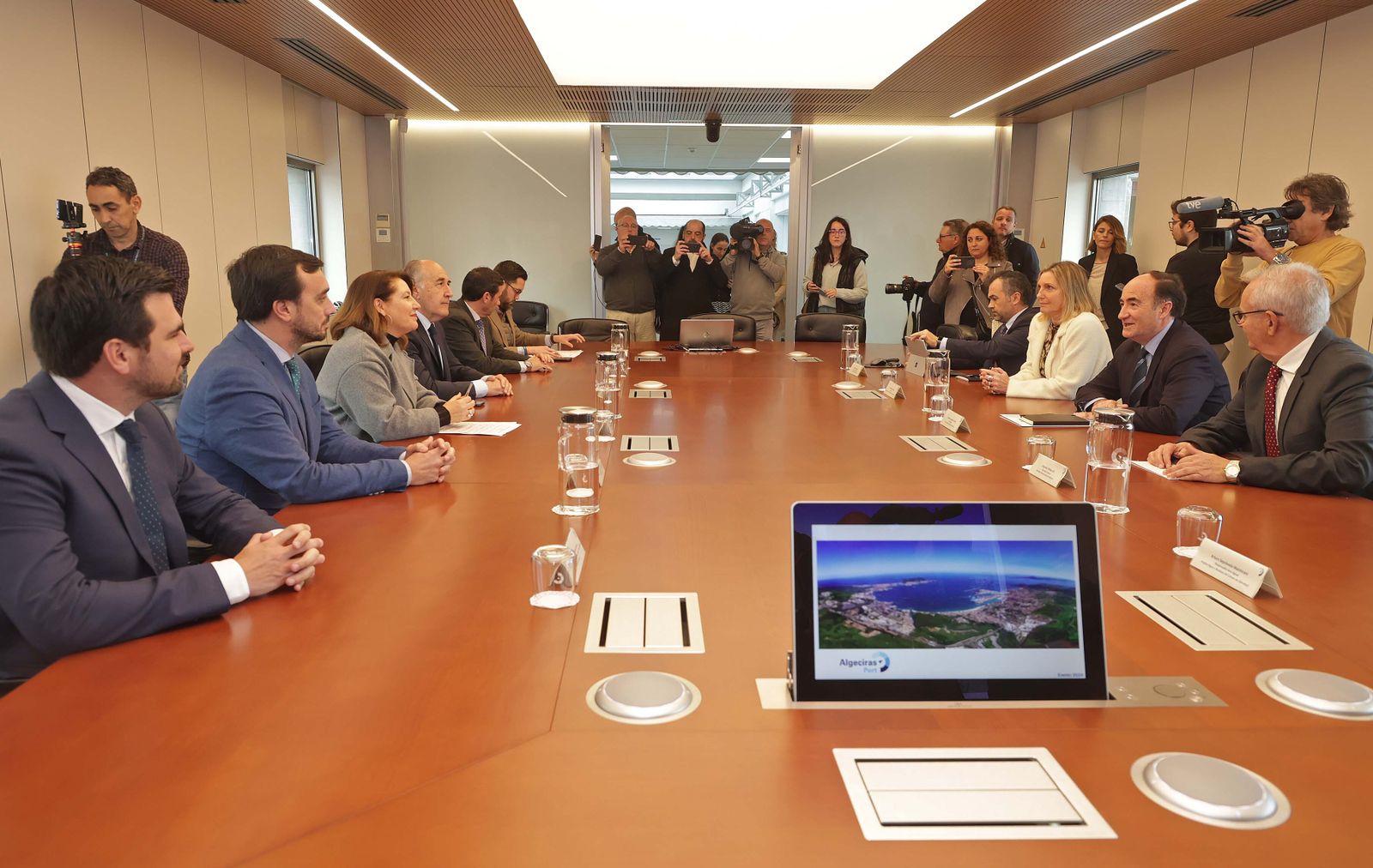 La visita de Carmen Crespo a la Autoridad Portuaria de la Bahía de Algeciras, en imágenes